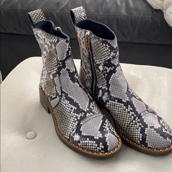Boots - Picture 1 of 4
